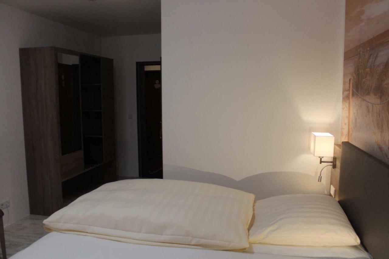 Hotel Zum Lutten Didi Friedeburg Экстерьер фото