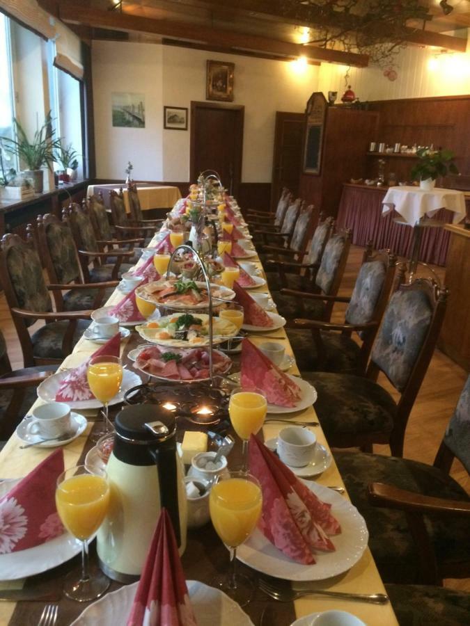 Hotel Zum Lutten Didi Friedeburg Экстерьер фото